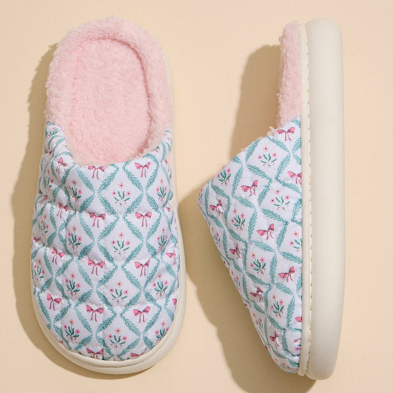 Frem Puffy Quilted Wreaths & Bows Ultra-Soft Holiday Mule Slippers