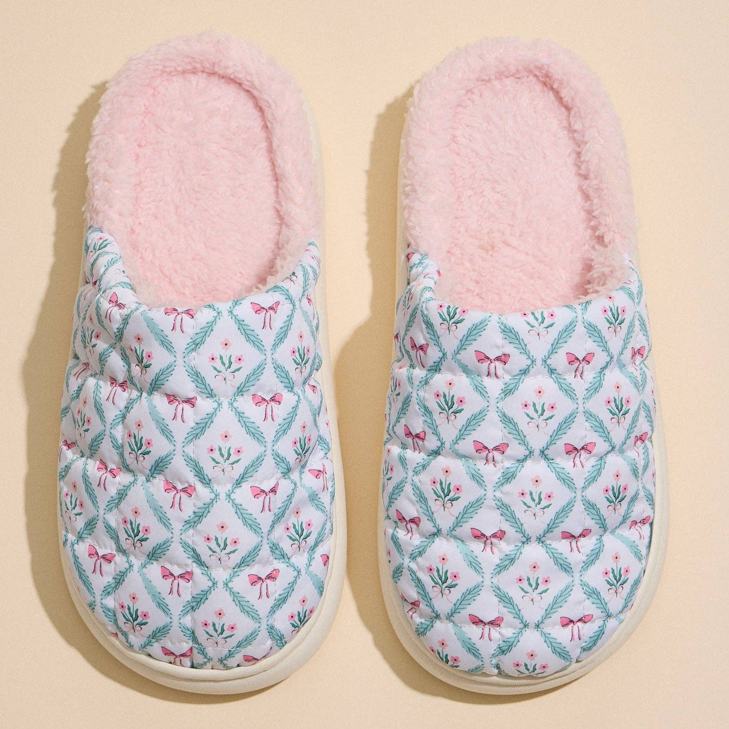 Frem Puffy Quilted Wreaths & Bows Ultra-Soft Holiday Mule Slippers