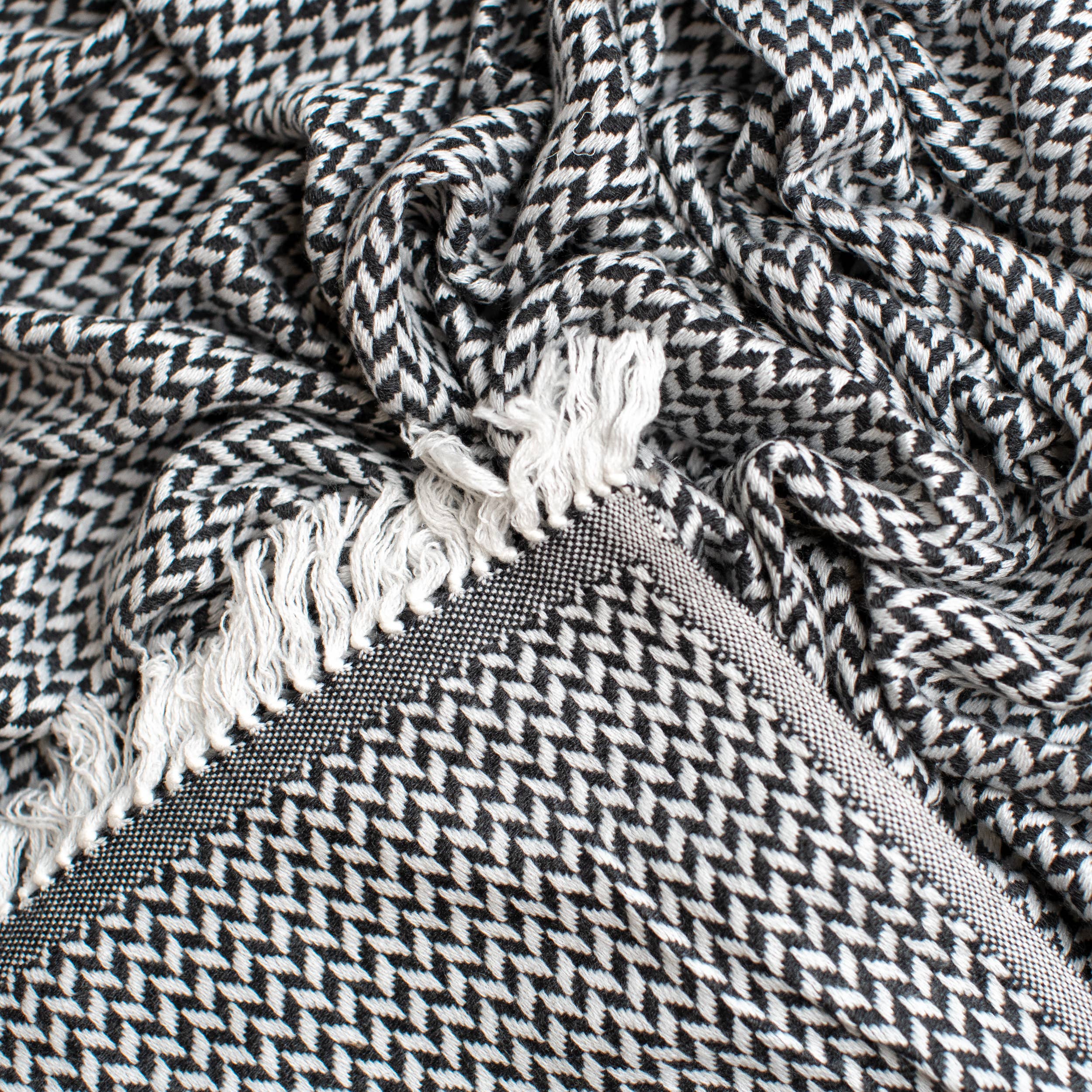 Art Himalayan Trading Reversible Cashmere Wool Throw Blanket / Chevron Pattern / Black & White