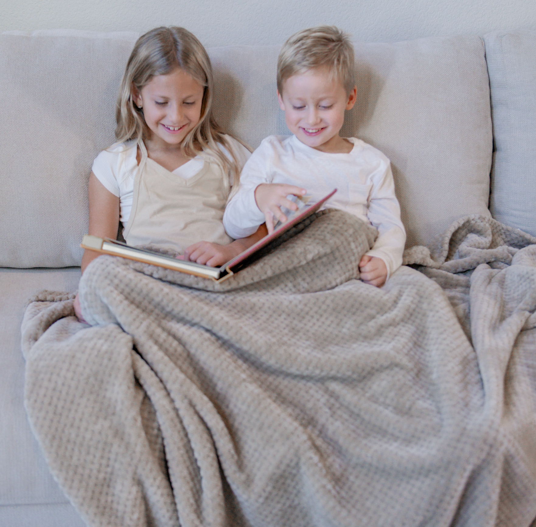 Everyday Cozy Living Ultra Soft Lightweight Waffle Fleece Throw Blanket