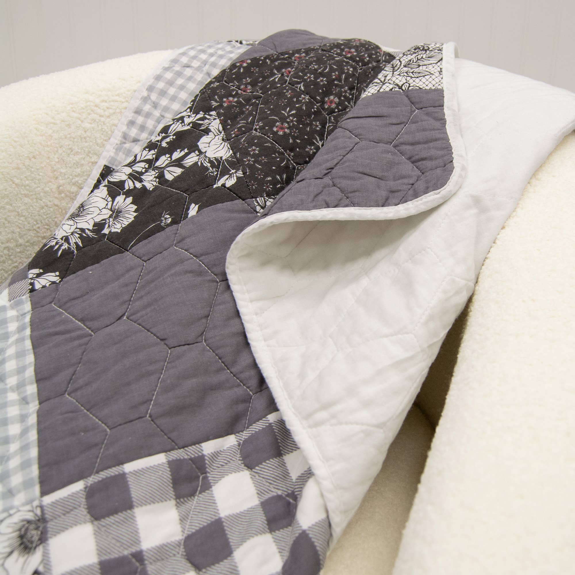 Donna Sharp Indiana Farmhouse Quilted Throw Blanket