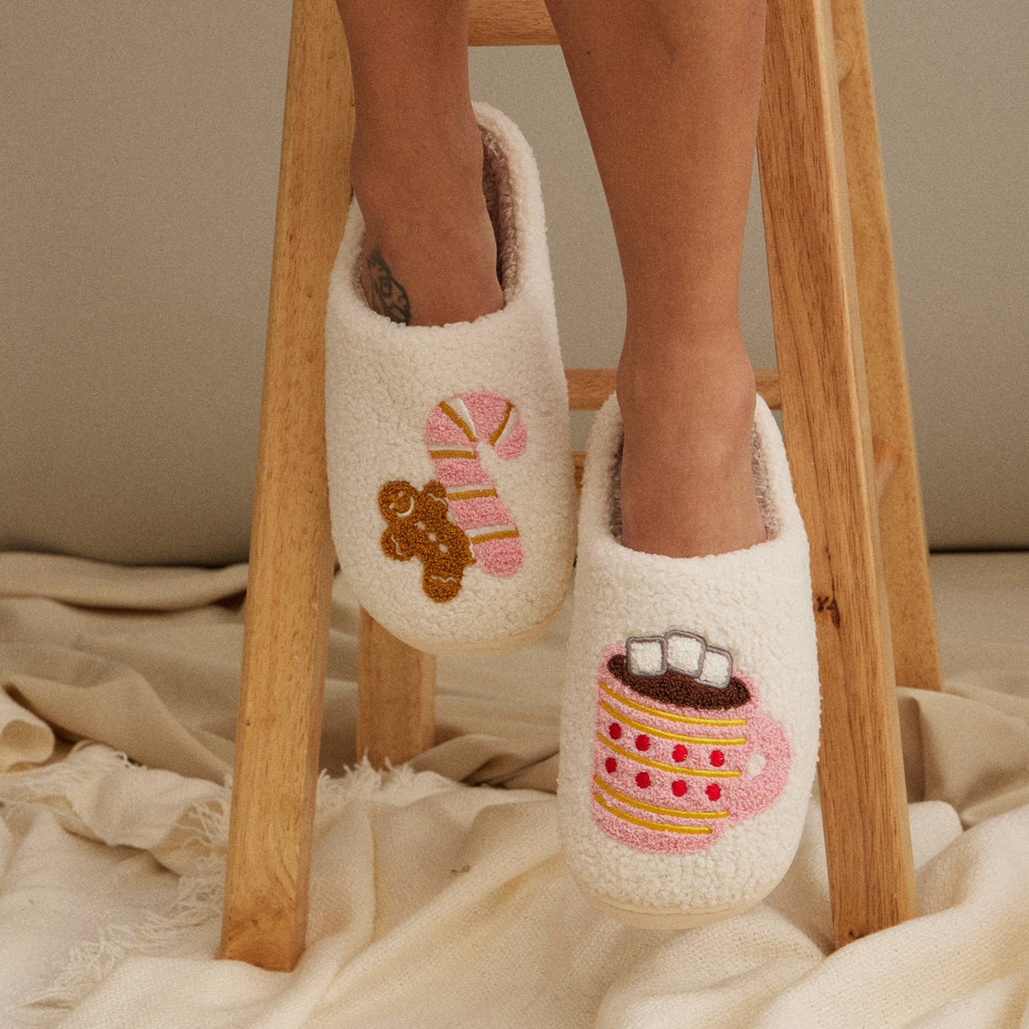 Frem Gingerbread Man & Hot Chocolate Ultra-Soft Holiday Mule Slippers