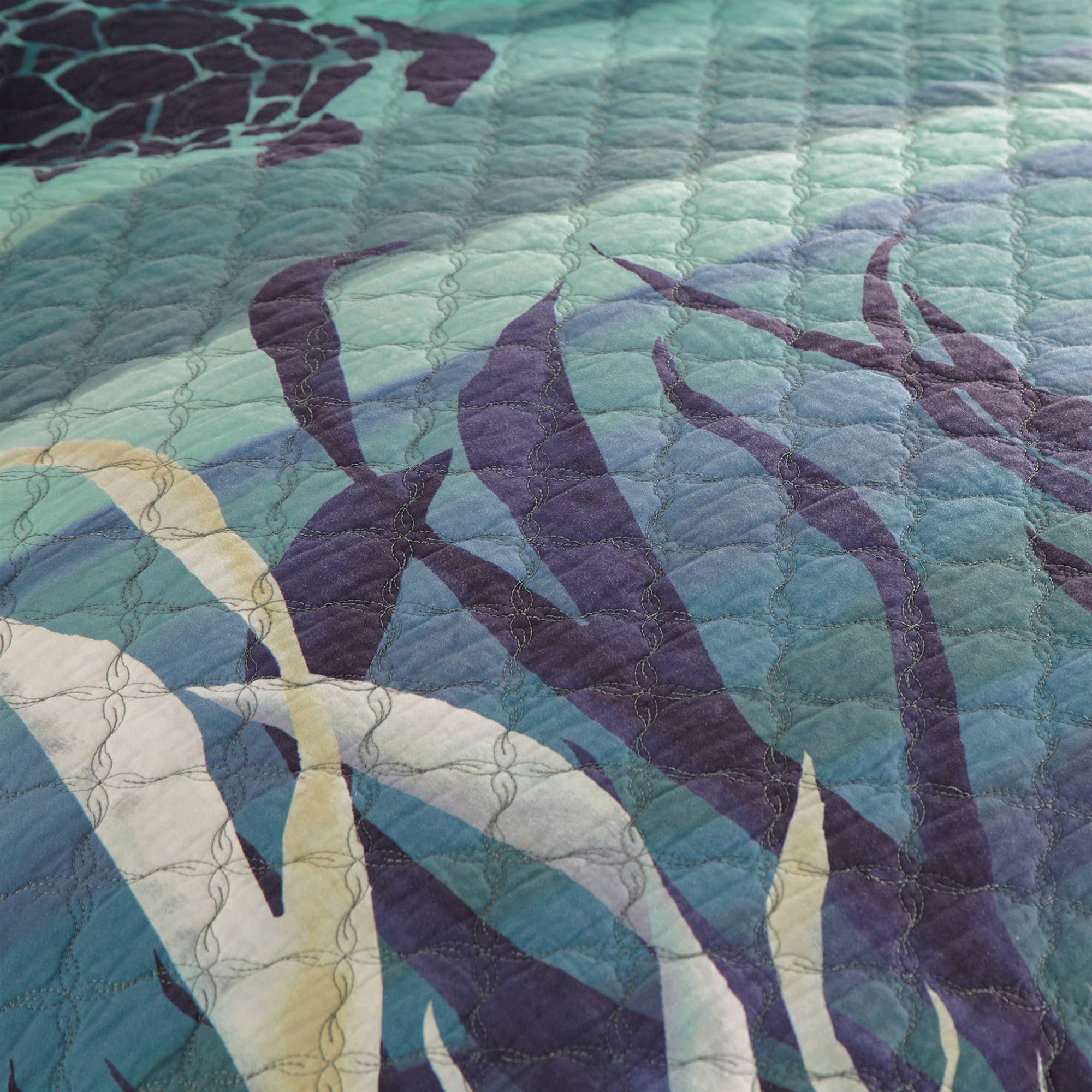 Donna Sharp Summer Surf Quilted Throw Blanket